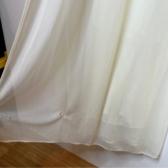 Cindy USA White Floral Applique Gown. - Picture 12 of 14